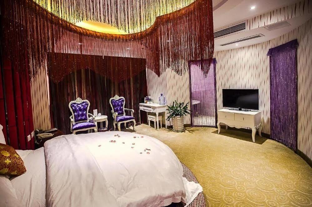 Chongqing Xinhao Theme Hotel Exterior photo