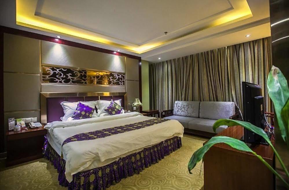 Chongqing Xinhao Theme Hotel Exterior photo